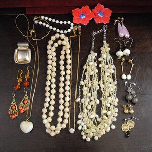 Lot of Vintage / Modern Jewelry Pearl Shell Necklaces, Bracelet, Earrings Estate